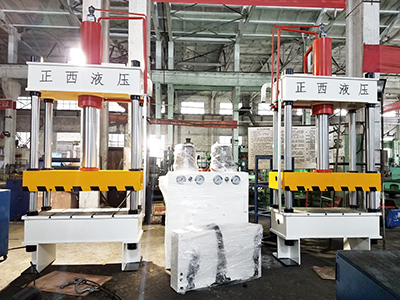 四川成都液壓機(jī)需求客戶定制的100噸四柱小型液壓機(jī)圓滿交貨了